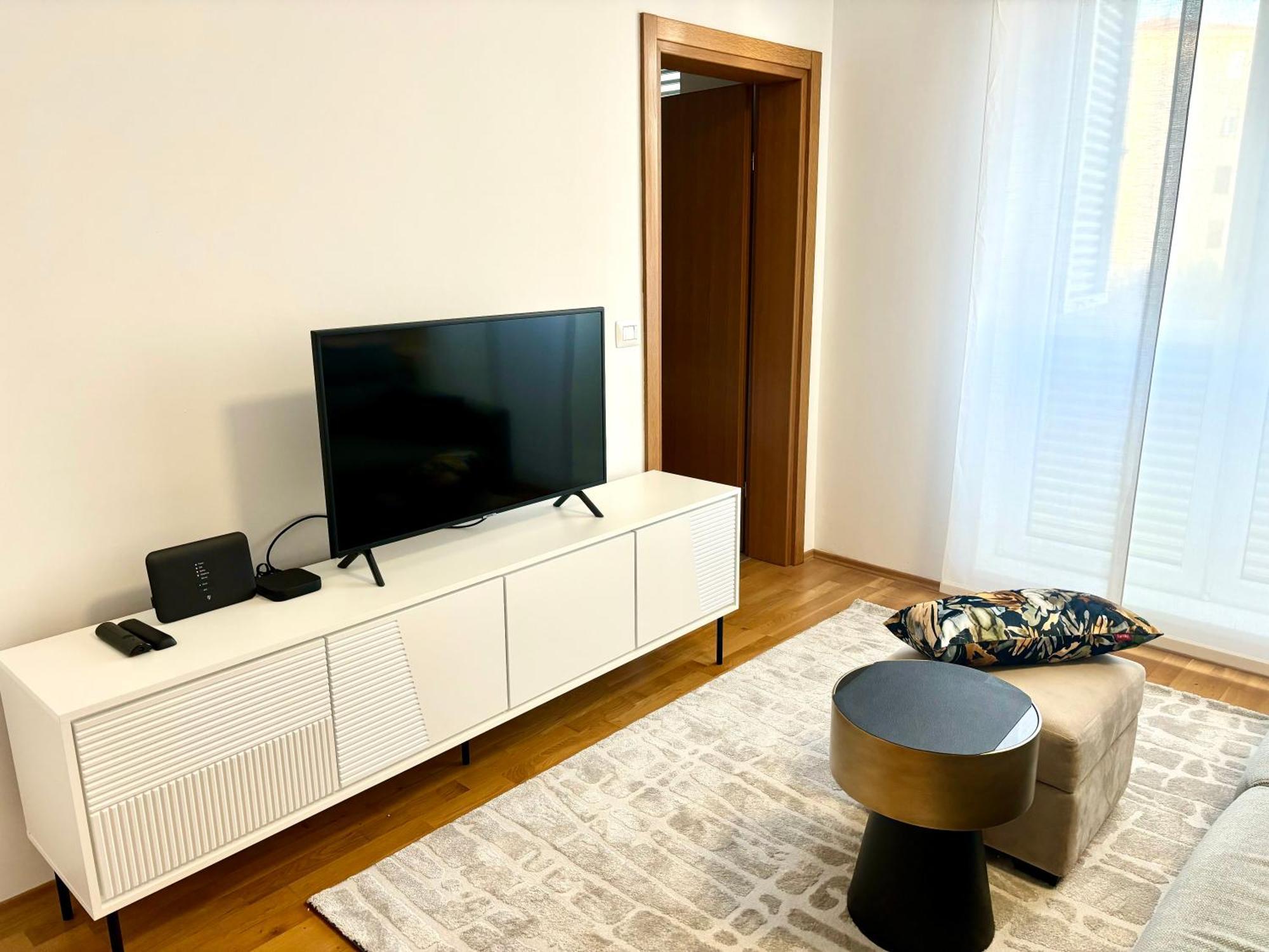 Apartmán Adrianora With Freeparking